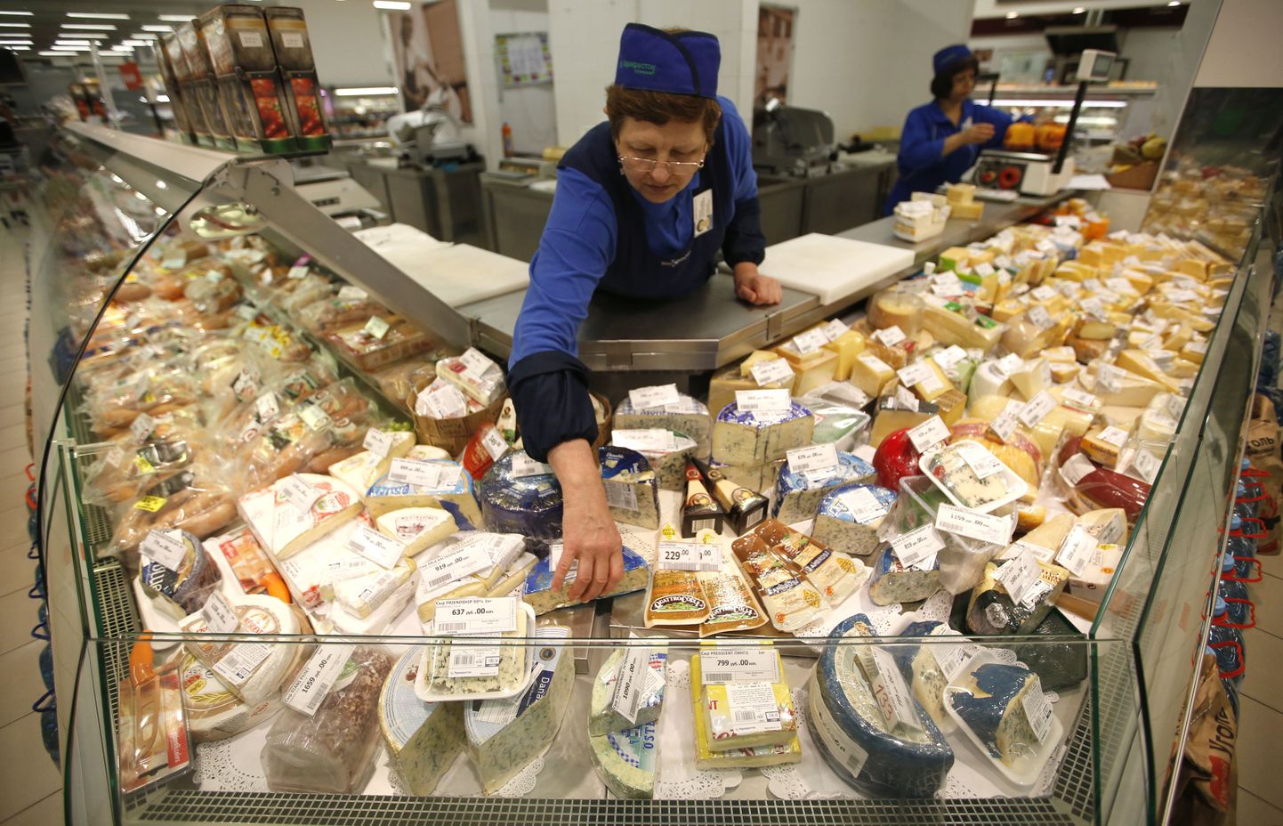 Juustuvalik ühes Moskvas toidupoes 7. augustil.