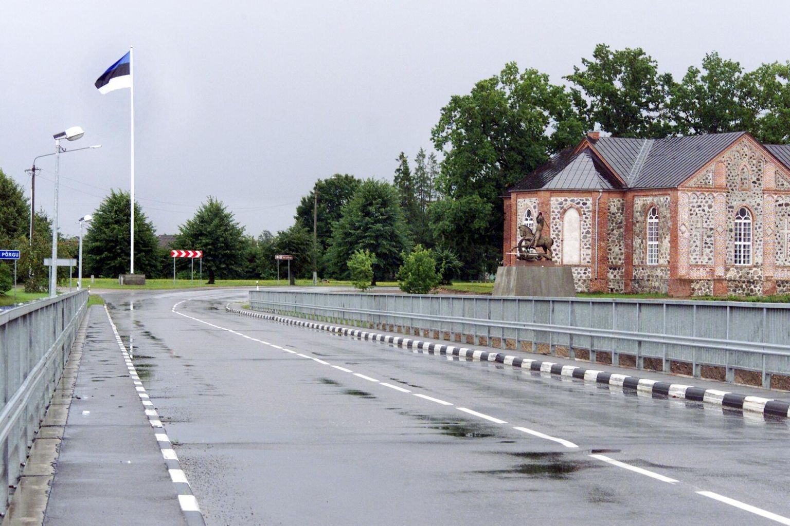 Üks rendile antavatest kinnistutest asub Tori vallas.