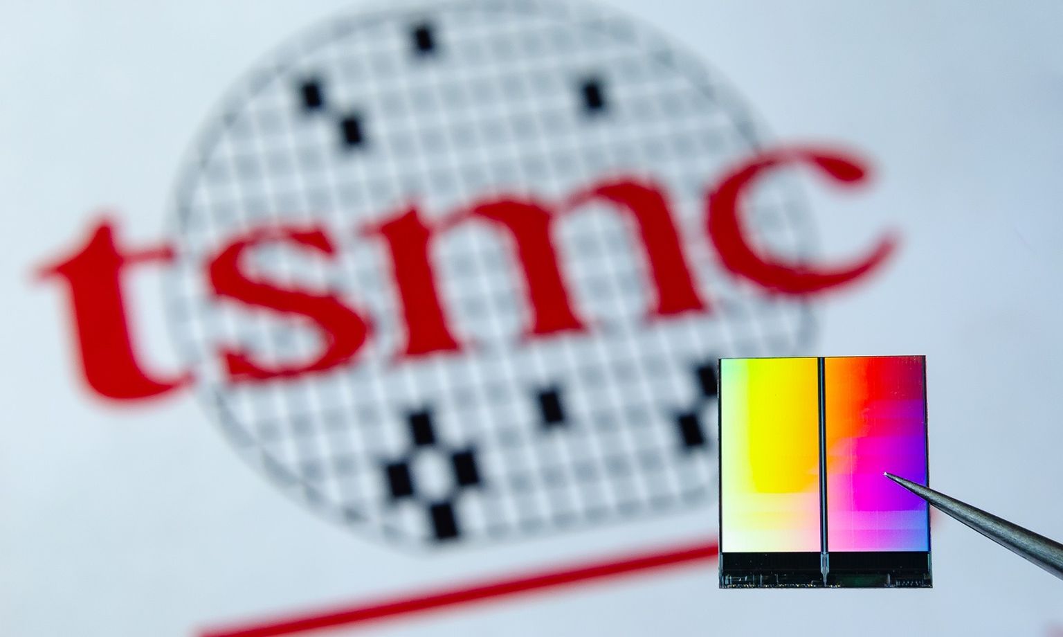 TSMC ehk Taiwani pooljuhte tootev firma on maailma üks suuremaid ja olulisemaid protsessorite tootjaid. Siin toodetakse NVIDIA, AMD, Apple'i ja teisi tehnikagigantide kiipe.