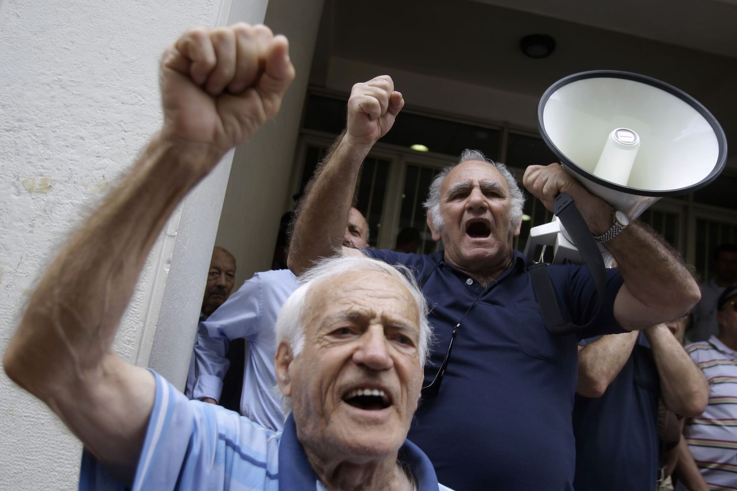 Греческие пенсионеры протестуют против экономии.