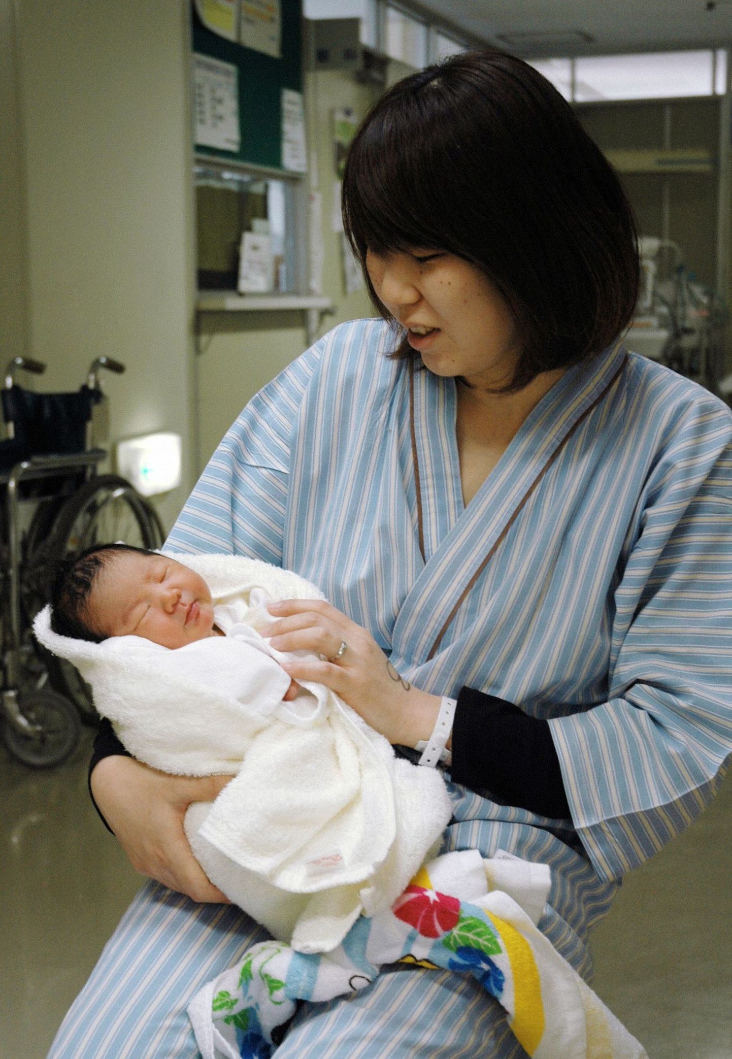 Hiroko Dobashi ja ta vastsündinud tütar
