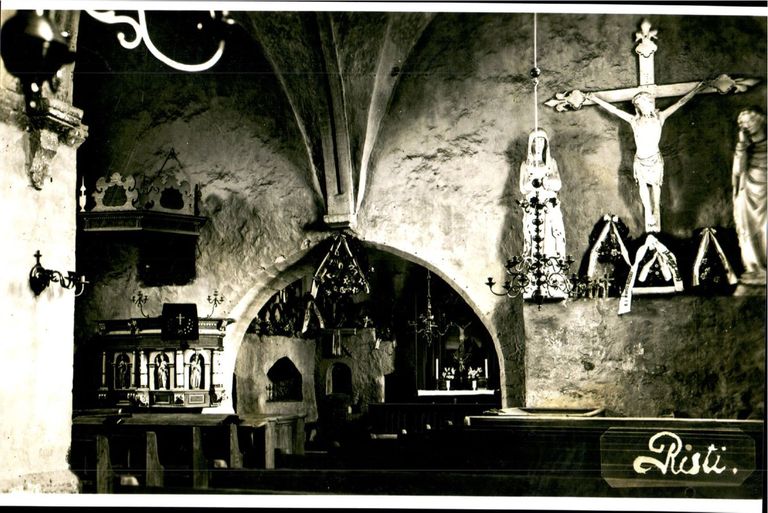 Risti kirik 1928. aastal. Võidukaaregrupp on veel omal kohal.