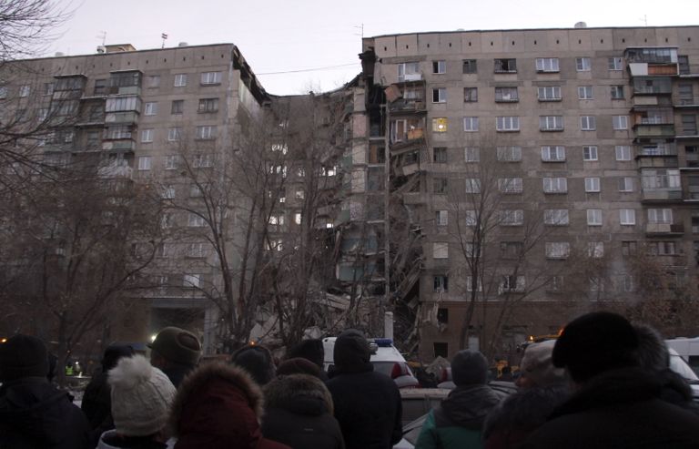 Жилой дом в Магнитогорске после взрыва