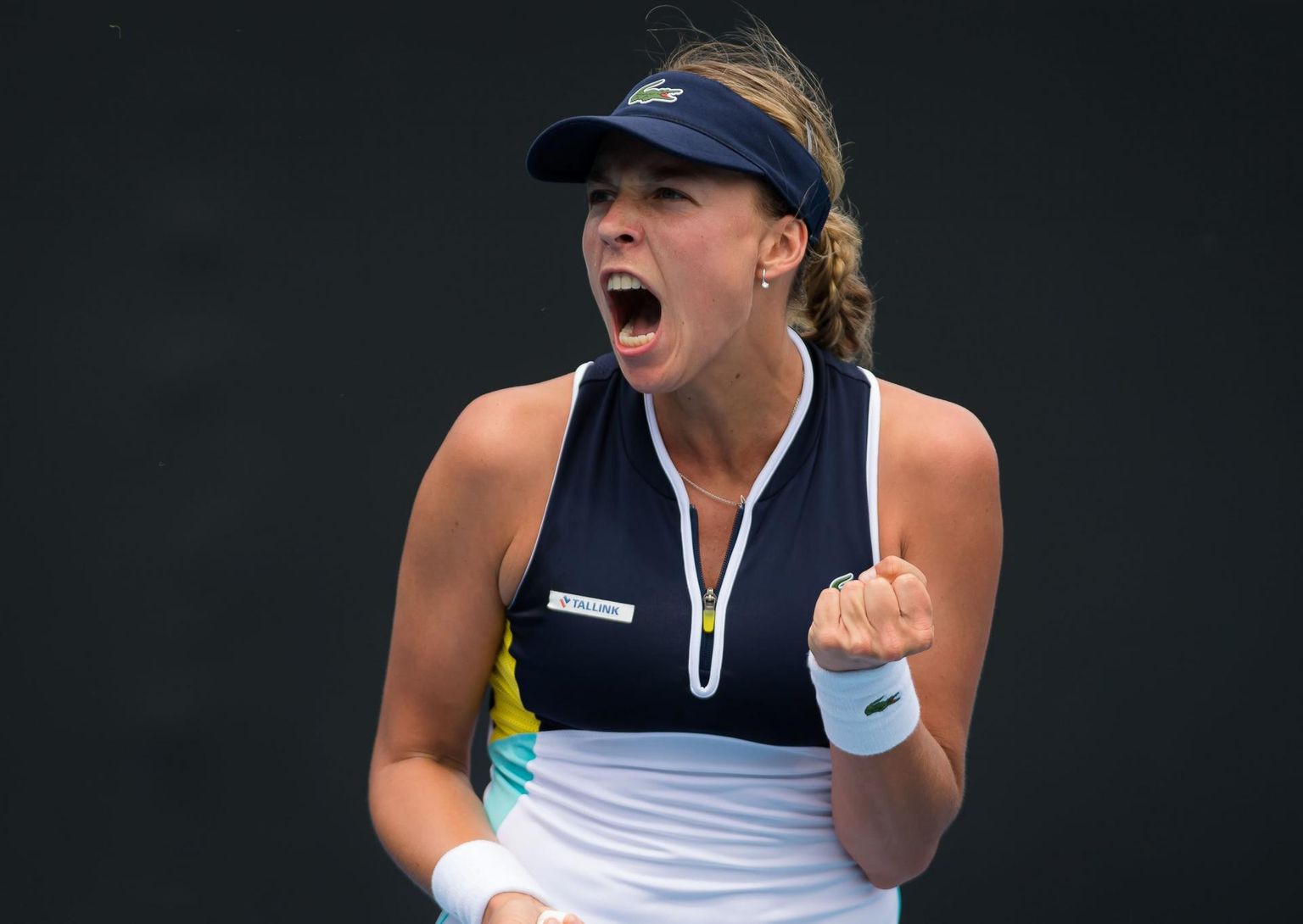 Anett Kontaveit sammus tunniga teise ringi.