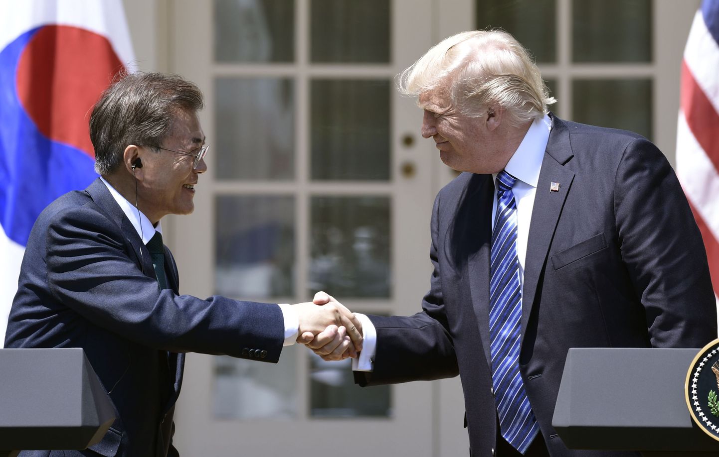 Donald Trump ja Moon Jae-in Washingtonis.