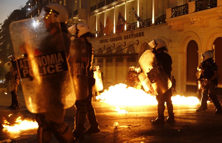 Vägivaldseks muutunud meeleavaldus Kreeka pealinnas Ateenas asuva parlamendihoone ees. 