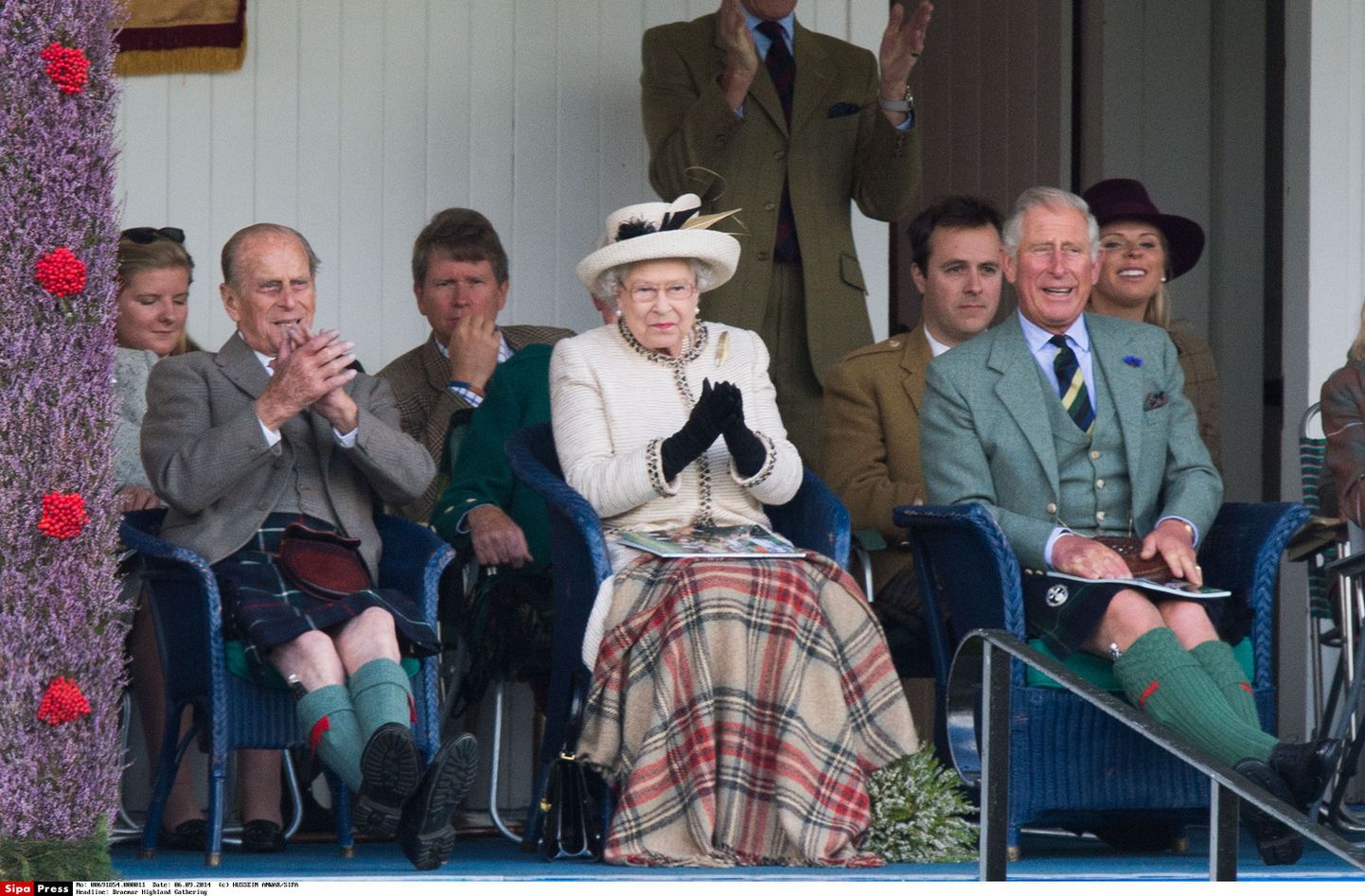 Edinburgh' hertsog prints Philip, kuninganna Elizabeth II ja Walesi prints Charles.