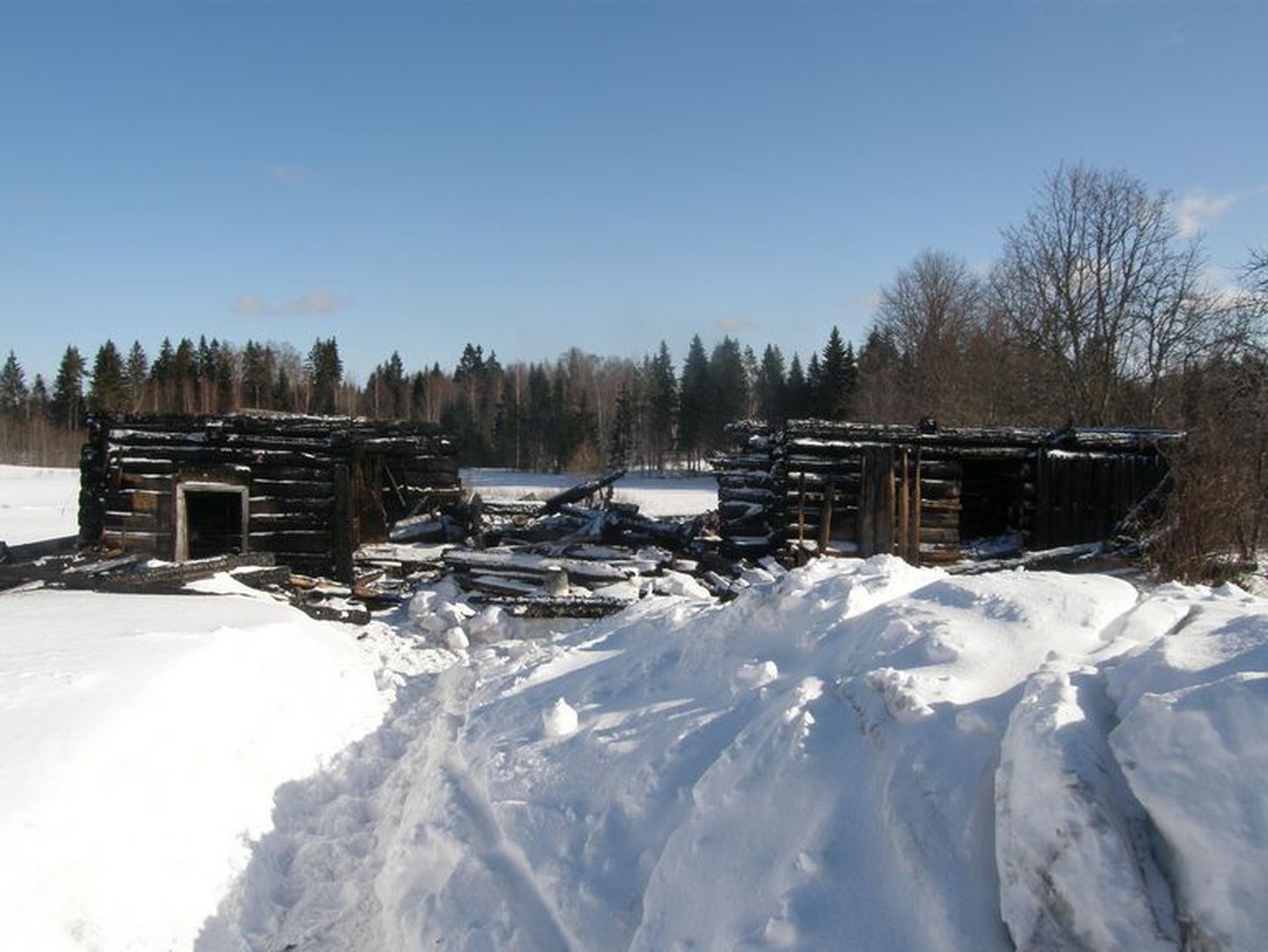 Vastseliina vallas Luhte külas hävis tules elumaja.