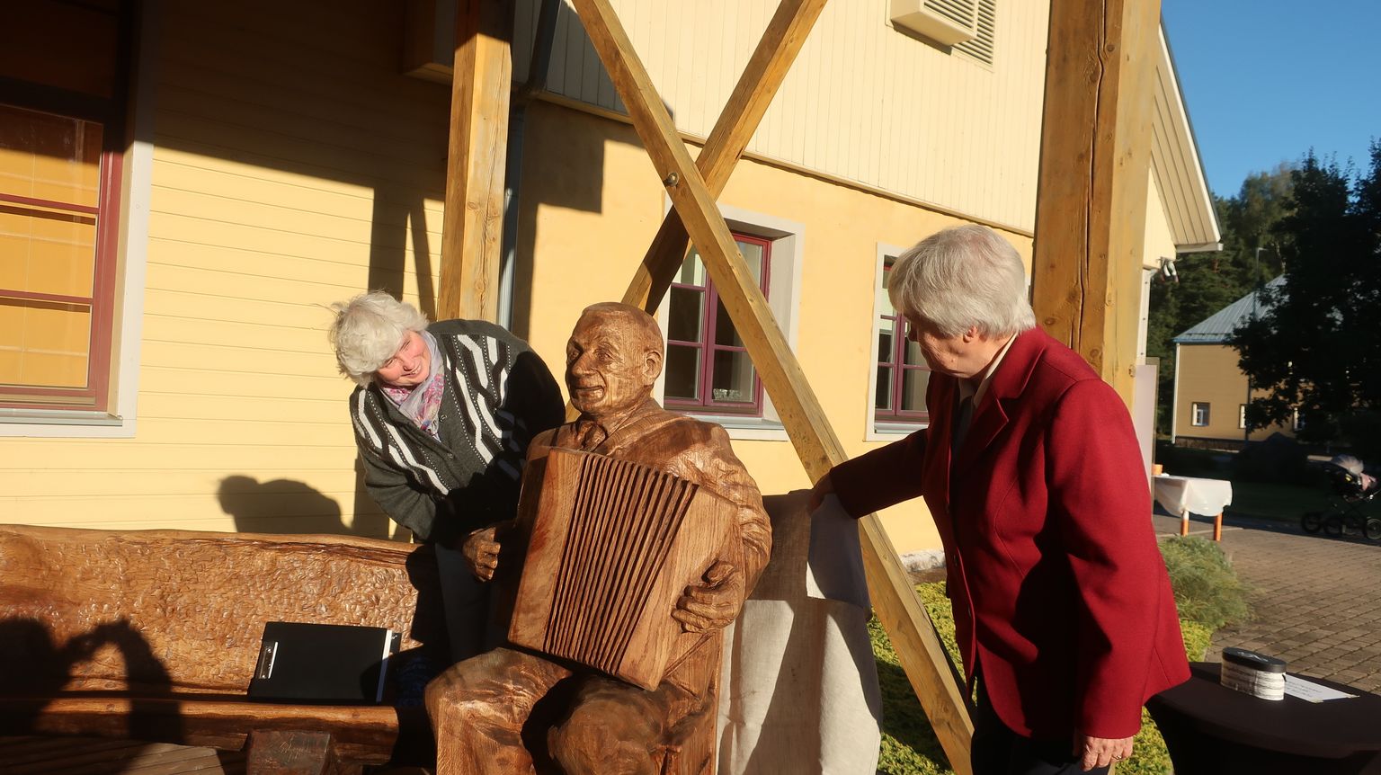 Kauaaegsele kaasteelisele vaatasid laupäeval taas otsa Ene Müürsepp (vasakul) ja Aili Paeglis.