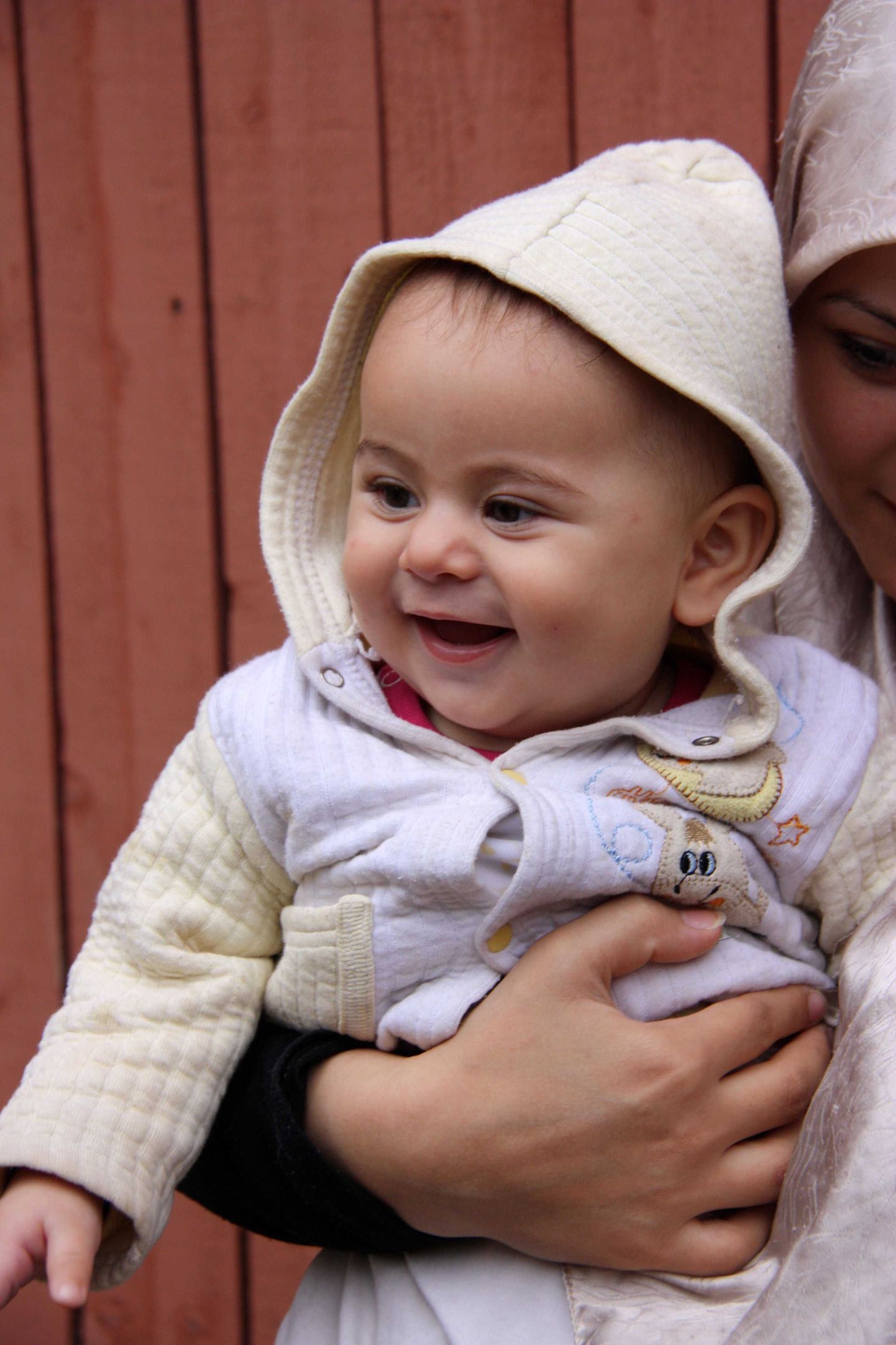 Kuuekuune süürlanna Nour, kelle ema ja isa esitasid asüülitaotluse Rootsis.
