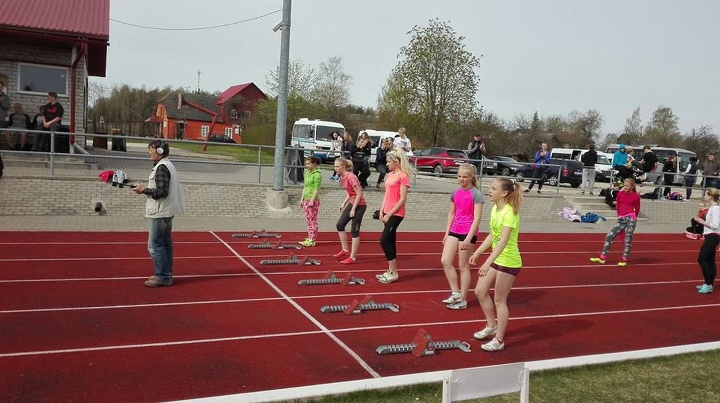 Kolmapäeval peeti Karksi-Nuia staadionil Viljandimaa koolide kergejõustiku karikavõistlusi.
