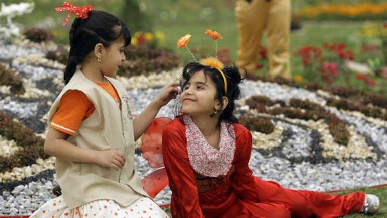 15 апреля 2009 года. Две девочки на международном фестивале цветов в Багдаде 