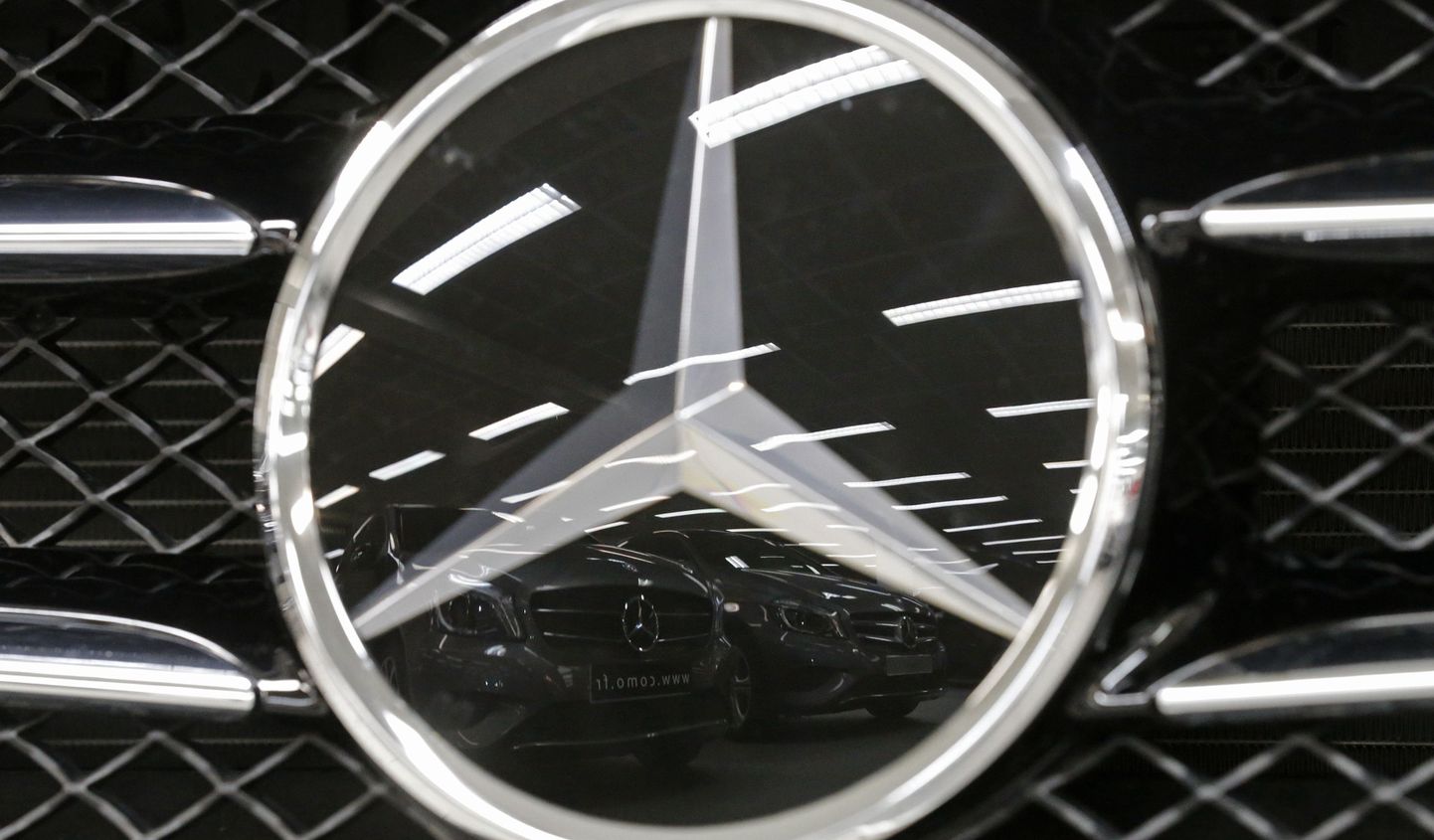 Mercedes-Benzi logo.
