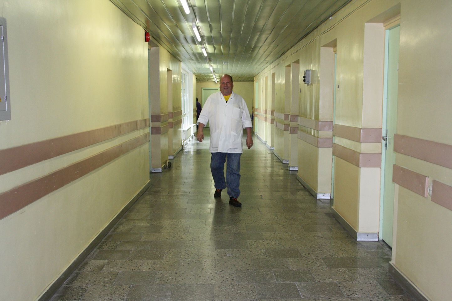 Jõgeva haigla juht Peep Põdder naudib tööd väikeses haiglas ning seda, et peab puhkuste ajal tihti ise valves olema.