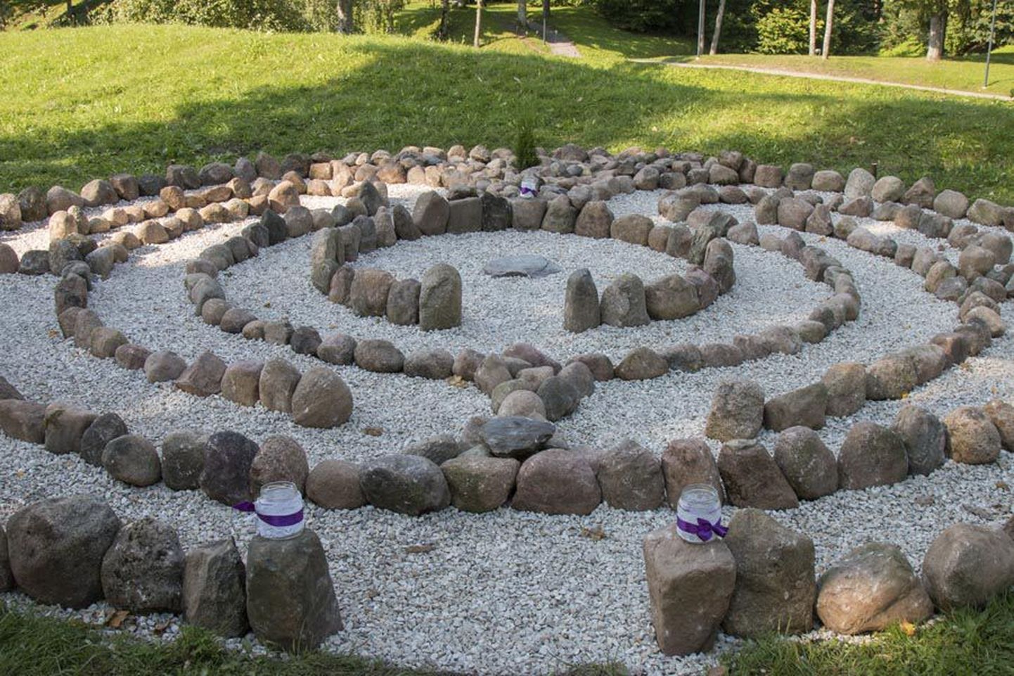 Viljandi esimest mandalafestivali jääb lossimägedes meenutama kividest laotud suhte- ja koosmeelelabürint.