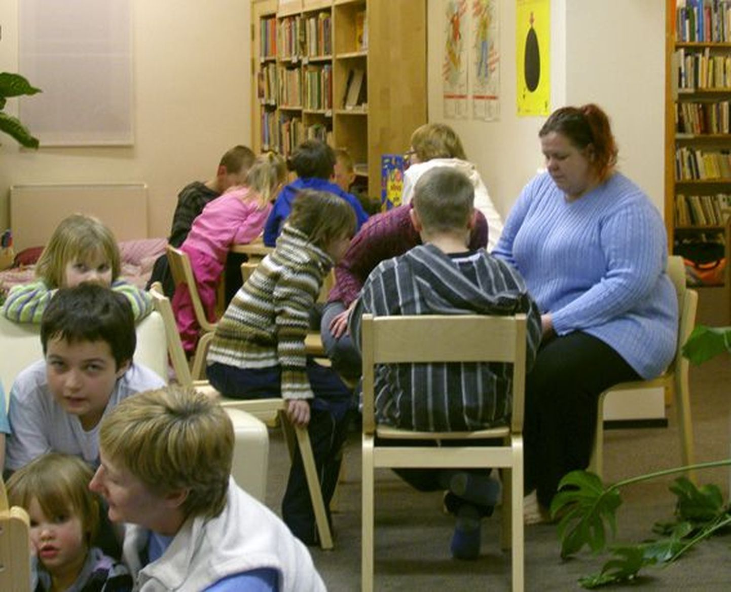 Muuga kooli lastele meeldis raamatukogus eriti see, et sai teineteiselt mõõtu võtta ning keegi ei käskinud magama minna.
