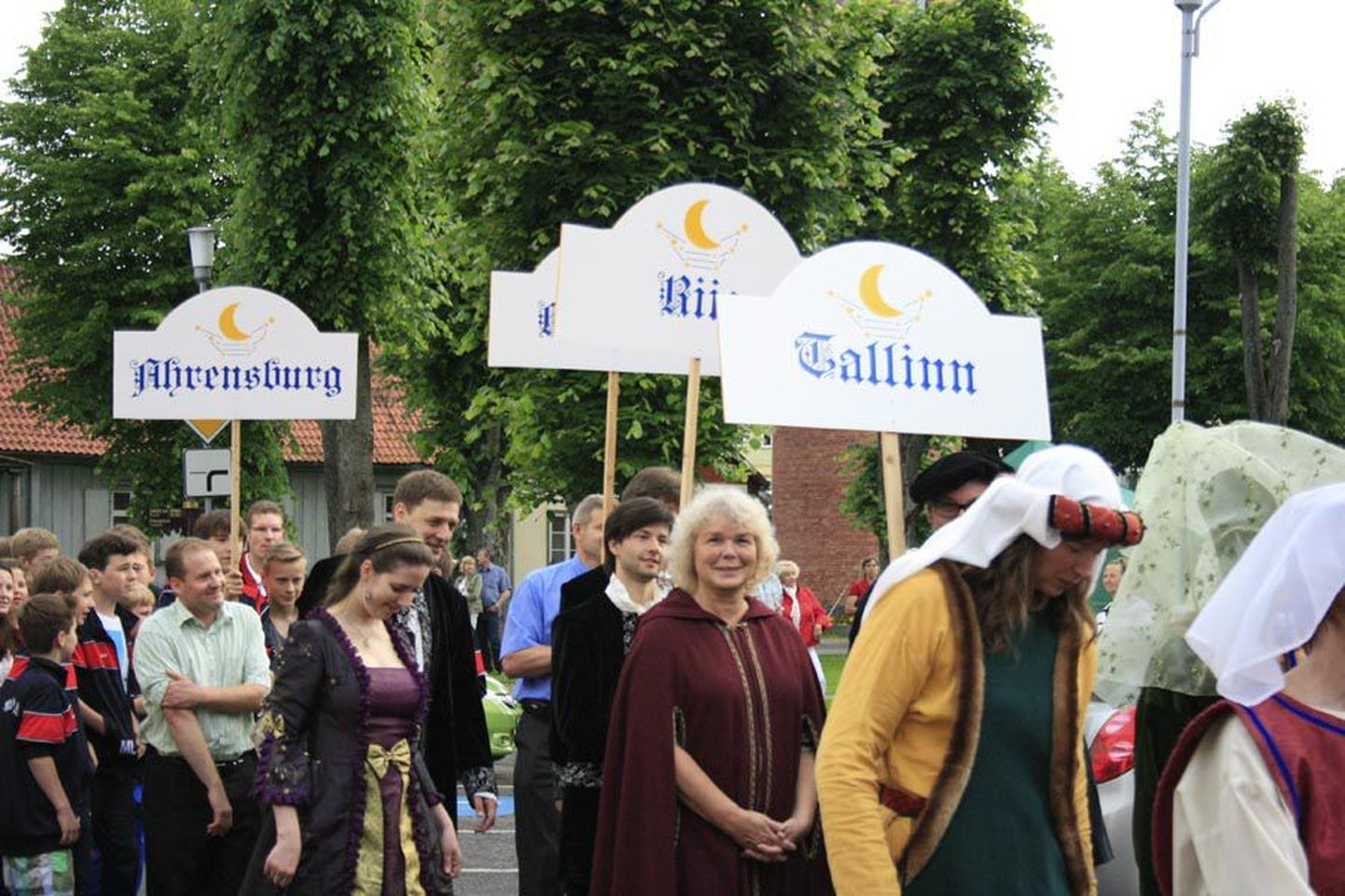 Hansapäevi on Viljandis peetud juba paar aastakümmet, kuid 2015. aasta suvel saabuvad rahvusvahelised hansapäevad, kuhu on oodata tuhandeid külalisi.