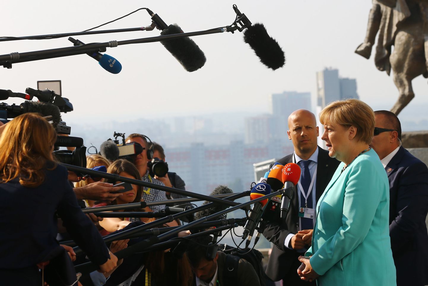 Saksa liidukantsler Angela Merkel Bratislavas ajakirjanike ees.