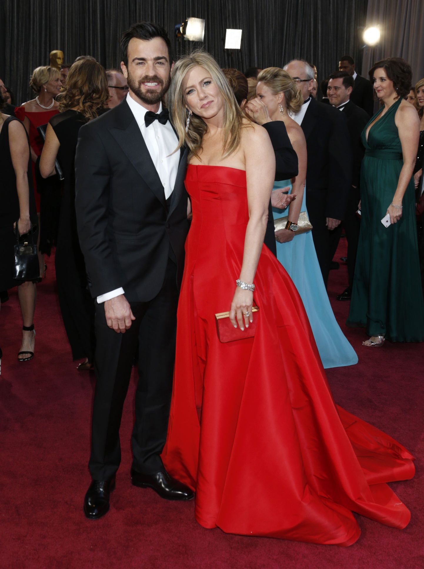 Actors Justin Theroux, left, and Jennifer Aniston arrive at the Oscars at the Dolby Theatre on Sunday Feb. 24, 2013, in Los Angeles. (Photo by Todd Williamson/Invision/AP) / SCANPIX Code: 436