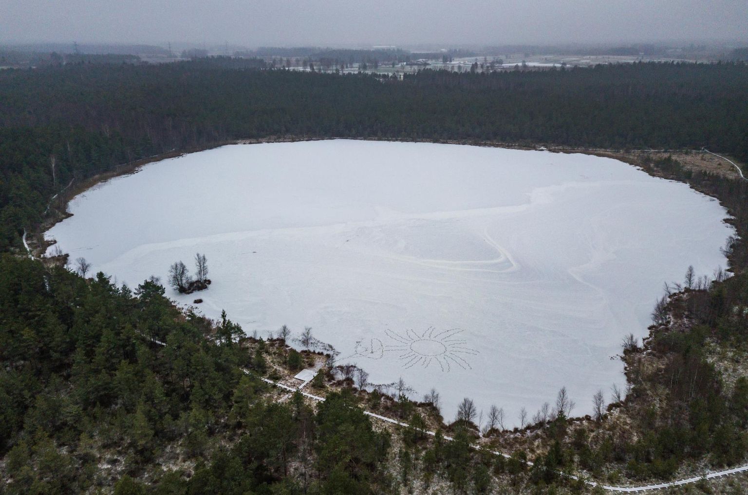 Patika Mädajärv, millel oleks oma elu äärepealt kaotanud mees ja kaks tüdrukut. Alates esmaspäevast kehtib üle kogu Eesti siseveekogude jääle mineku keeld.