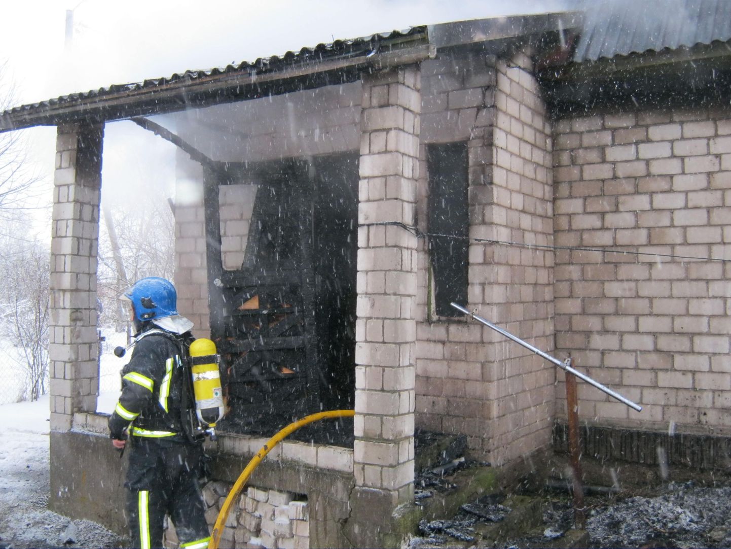 Mullu 3. jaanuaril hukkus Ida-Virumaal Kohtla-Nõmmel puhkenud tulekahjus 58-aastane mees. Päästjate kohale saabudes olid leegid maja esimese korruse akendest väljas.