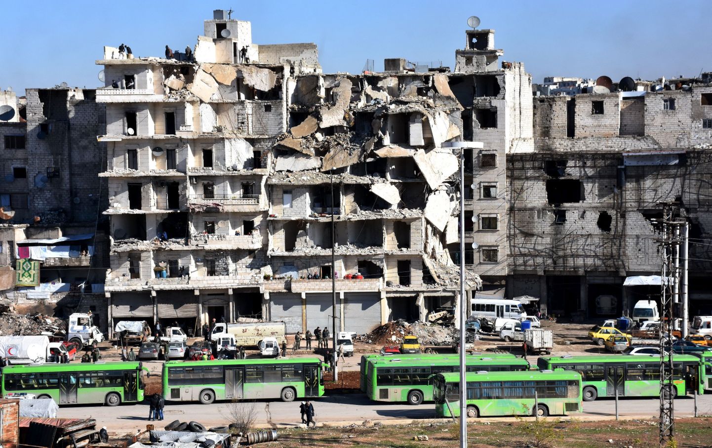 Süüria Aleppo linna mässuliste käes oleva osa evakueerimine.