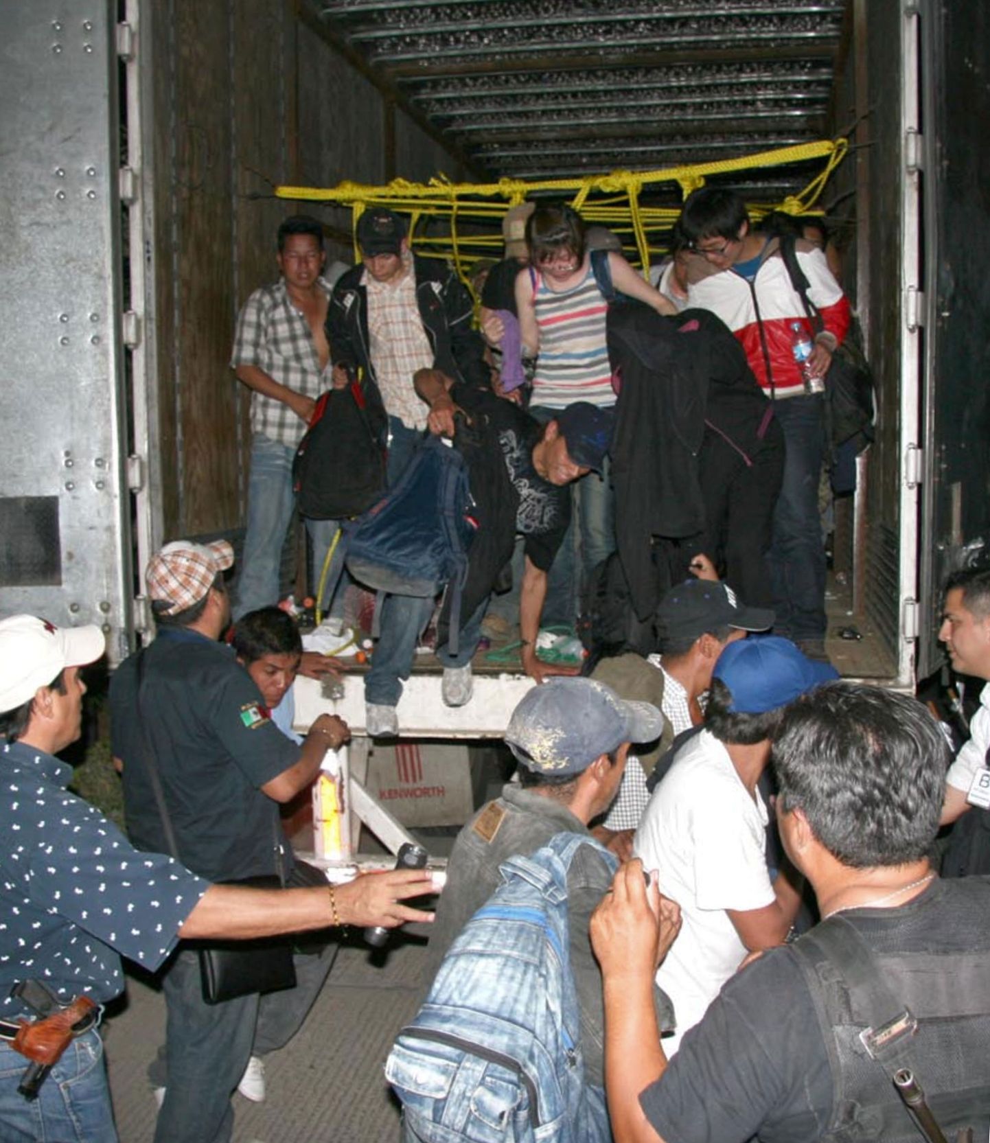 Chiapases avastati kahest kaubikust 500 immigranti.