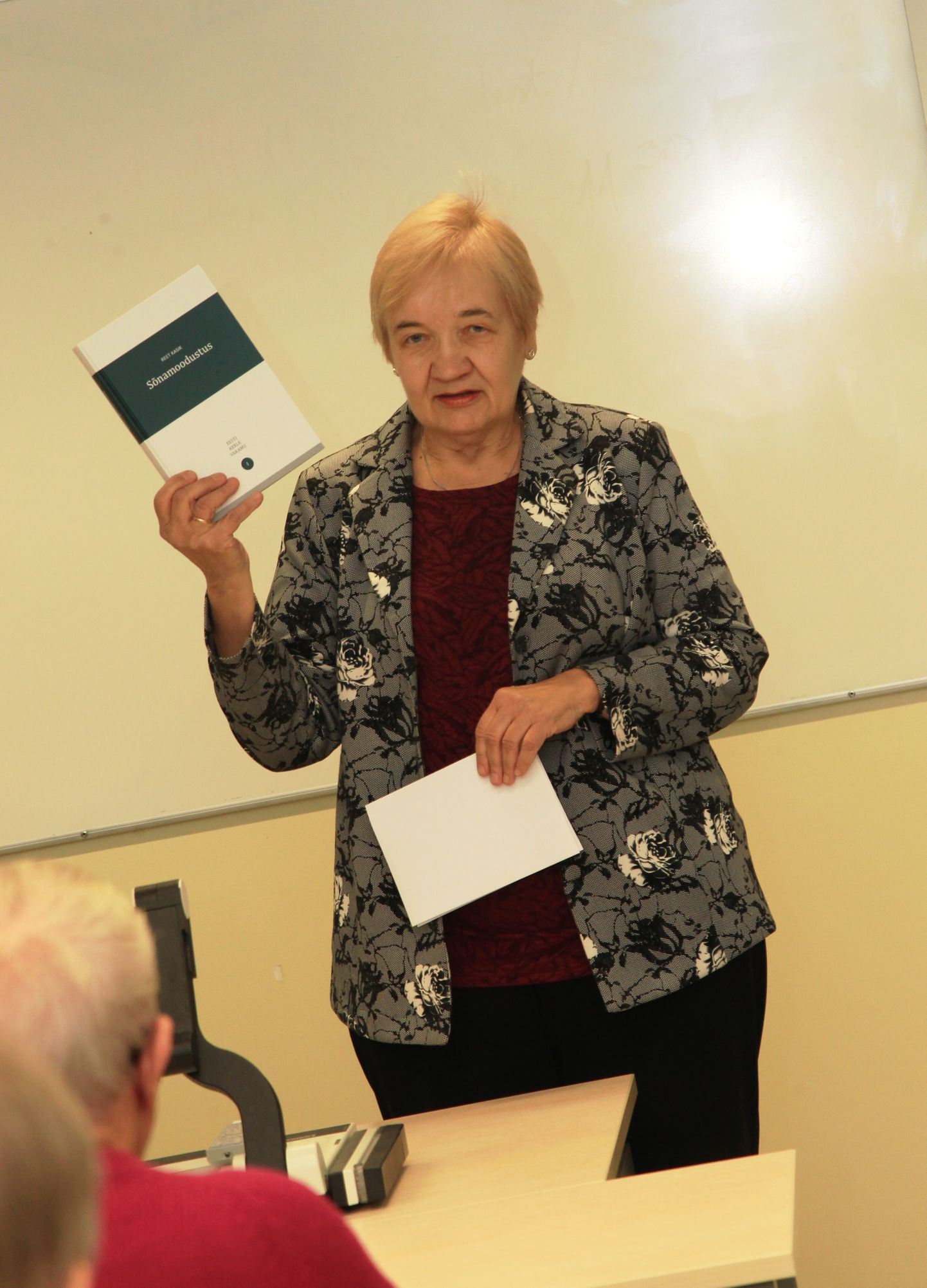 Raamatut tutvustab professor Helle Metslang.