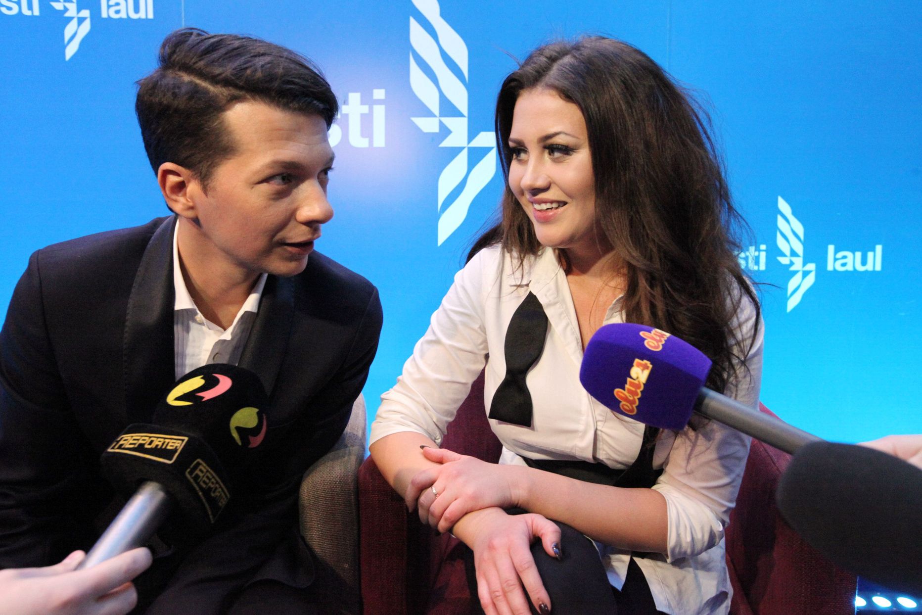 EESTI laul 2015 - kirevad esinejad ja seltskond greenroomis. Võitjad - Stig ja Elina