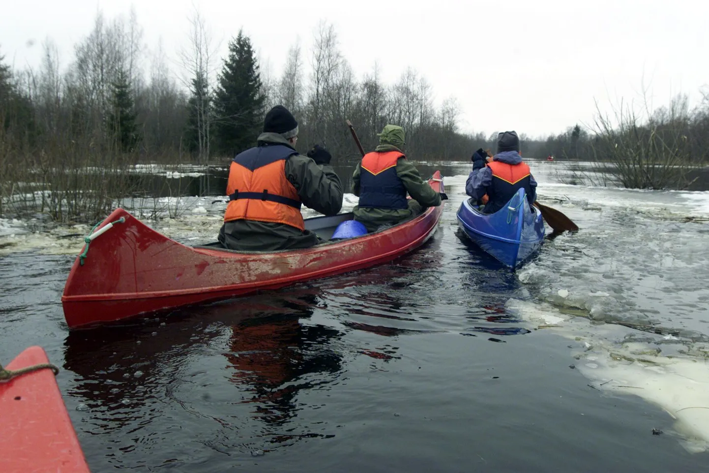 Esimene rahvarohke külma tulvavee aegne kanuumatk korraldati Soomaal 2004. aasta märtsis kevadise kõrgvee aegu (pildil), tänavu algas hooaeg juba detsembris.