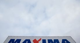 Видео: в латвийском магазине Maxima по потолку пошли трещины
