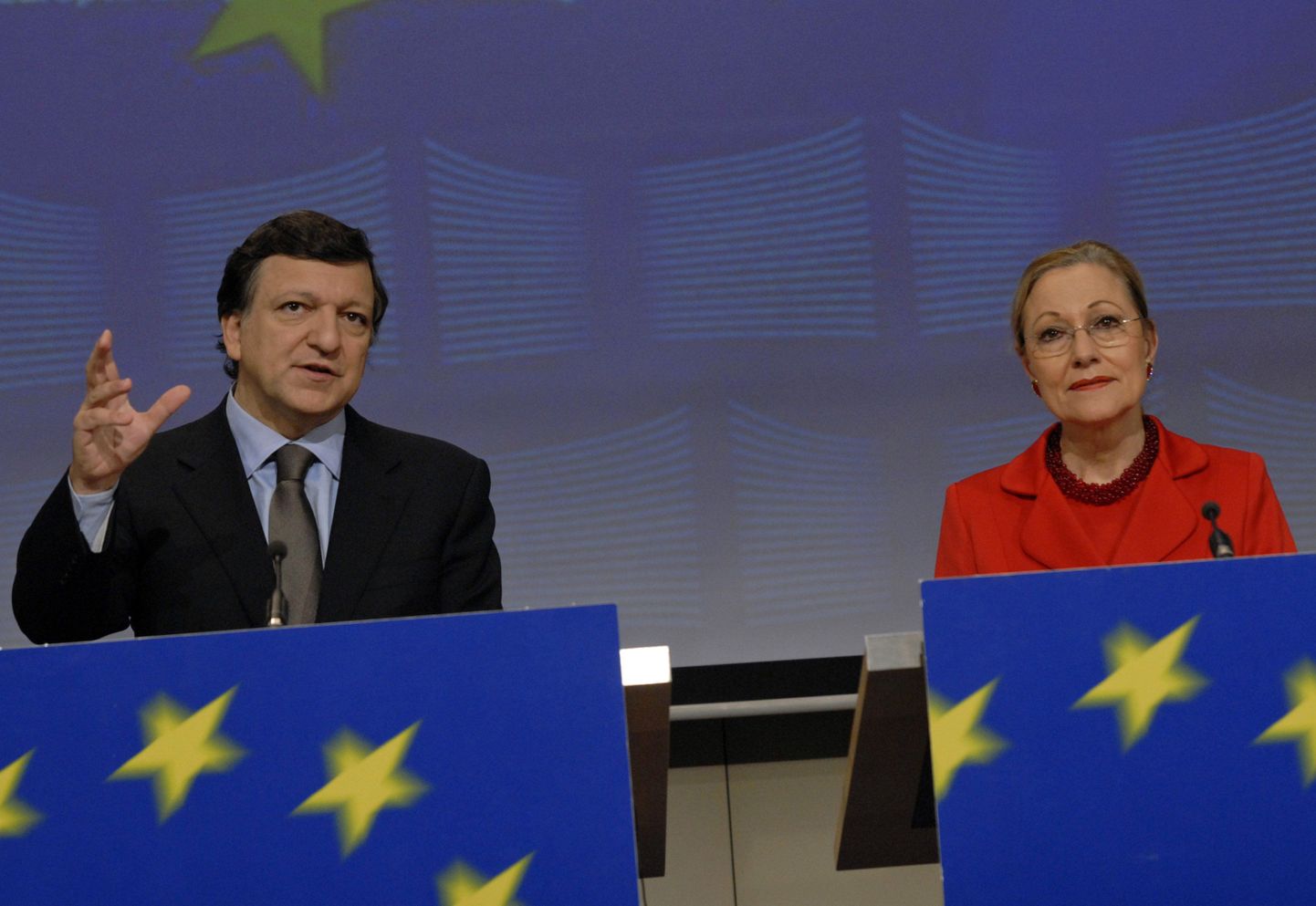Euroopa Komisjoni president José Manuel Barroso ja välissuhete volinik Benita Ferrero-Waldner tutvustamas ajakirjanikele uut idapartnerluskava.