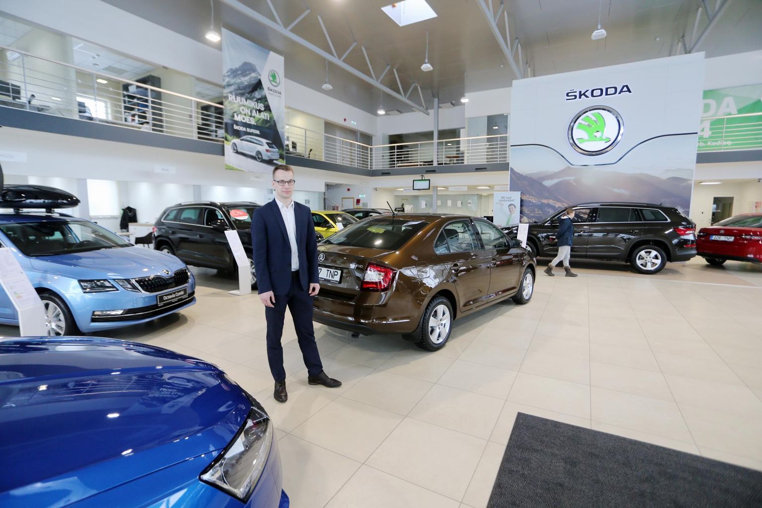 Aasta Auto sõidukite müügijuht Kristjan Lehesmets sõnas, et tavaliselt läheb neil reedeti salongist välja kuni viisteist autot.