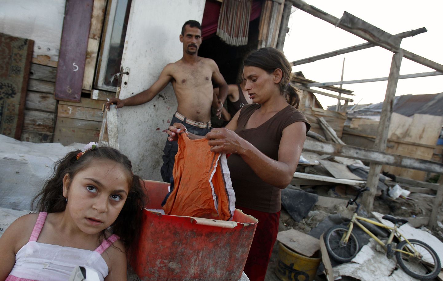 Romade perekond Rumeenia slummis.