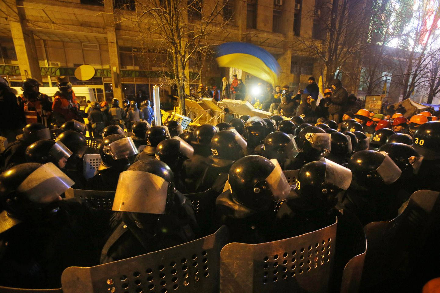 Сотрудники спецназа в Киеве.