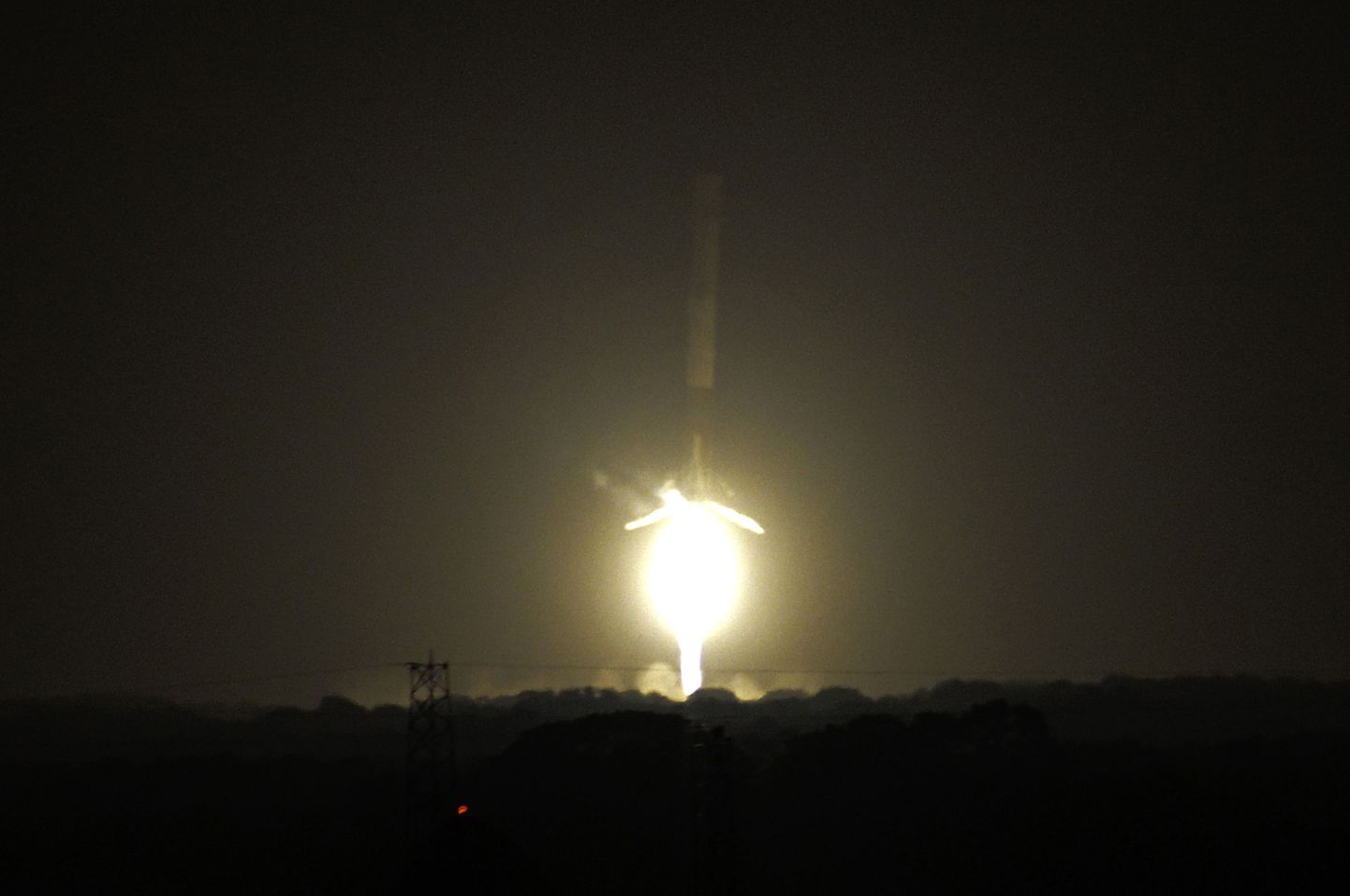 Посадка ракеты Falcon 9.