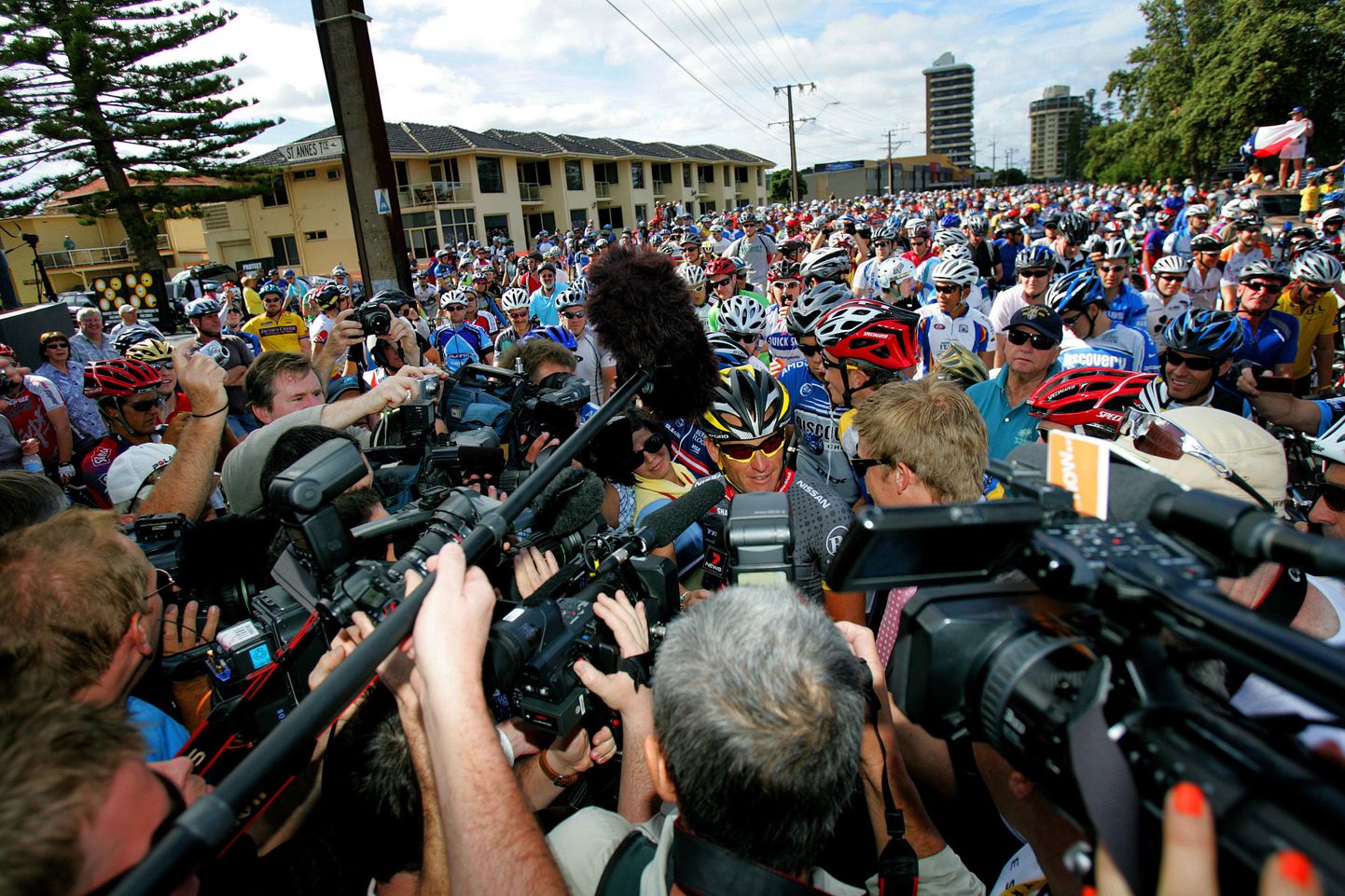 Austraalias toimunud Tour Down Underi velotuuril oli Lance Armstrong vaieldamatult populaarseim  jalgrattur.