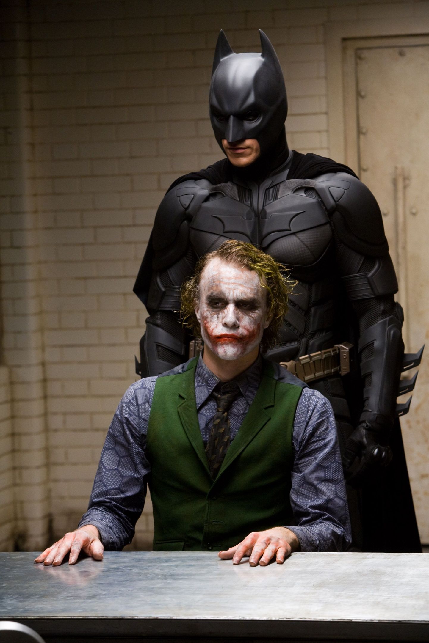 Kassahiti The Dark Knight autor Warner Bros koondab 600 inimest.