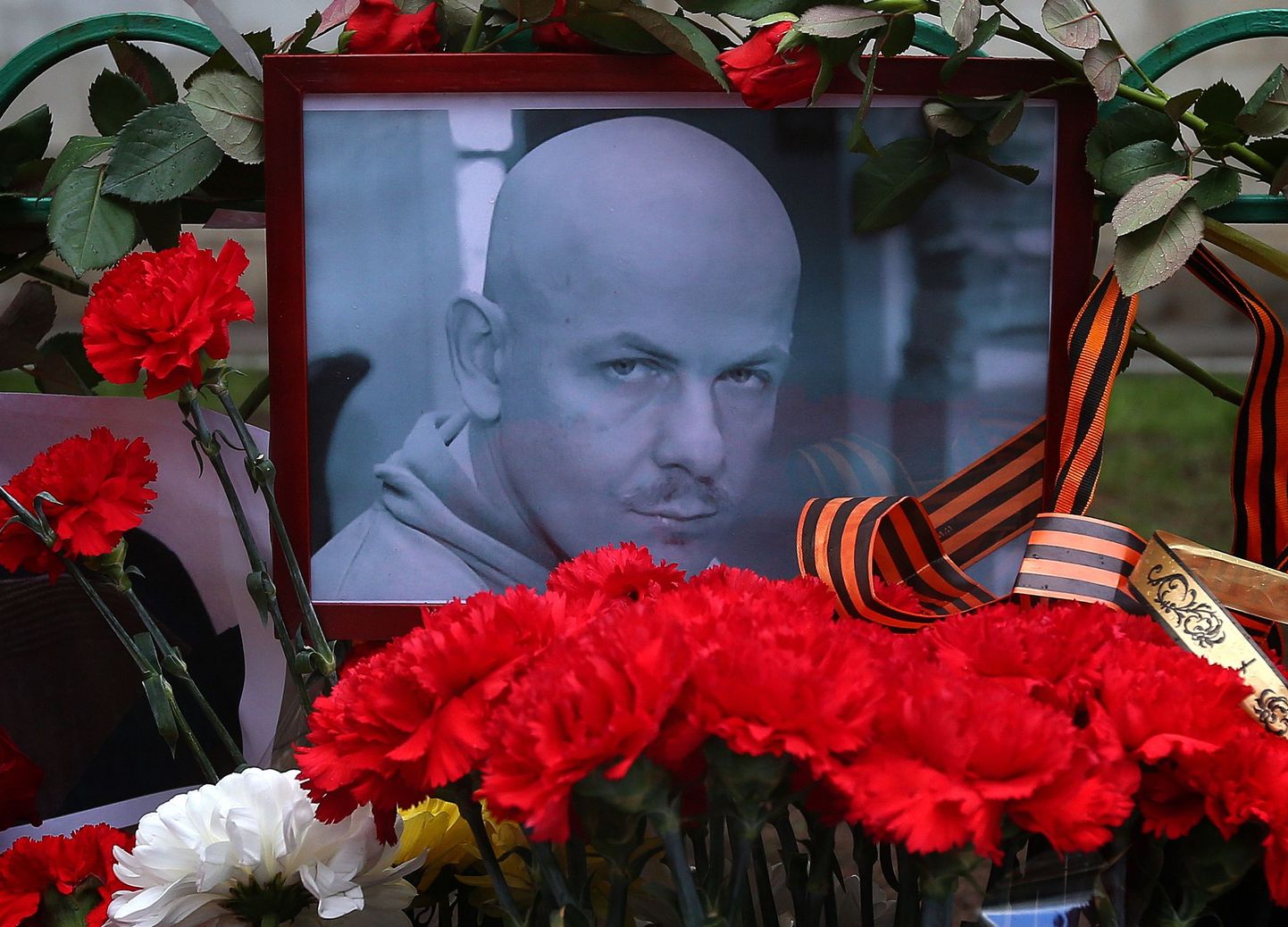 Kiievis tapeti sel nädalal venemeelne ajakirjanik Buzina. Tema auks toodi lilli ka Moskvas Ukraina saatkonna ette.