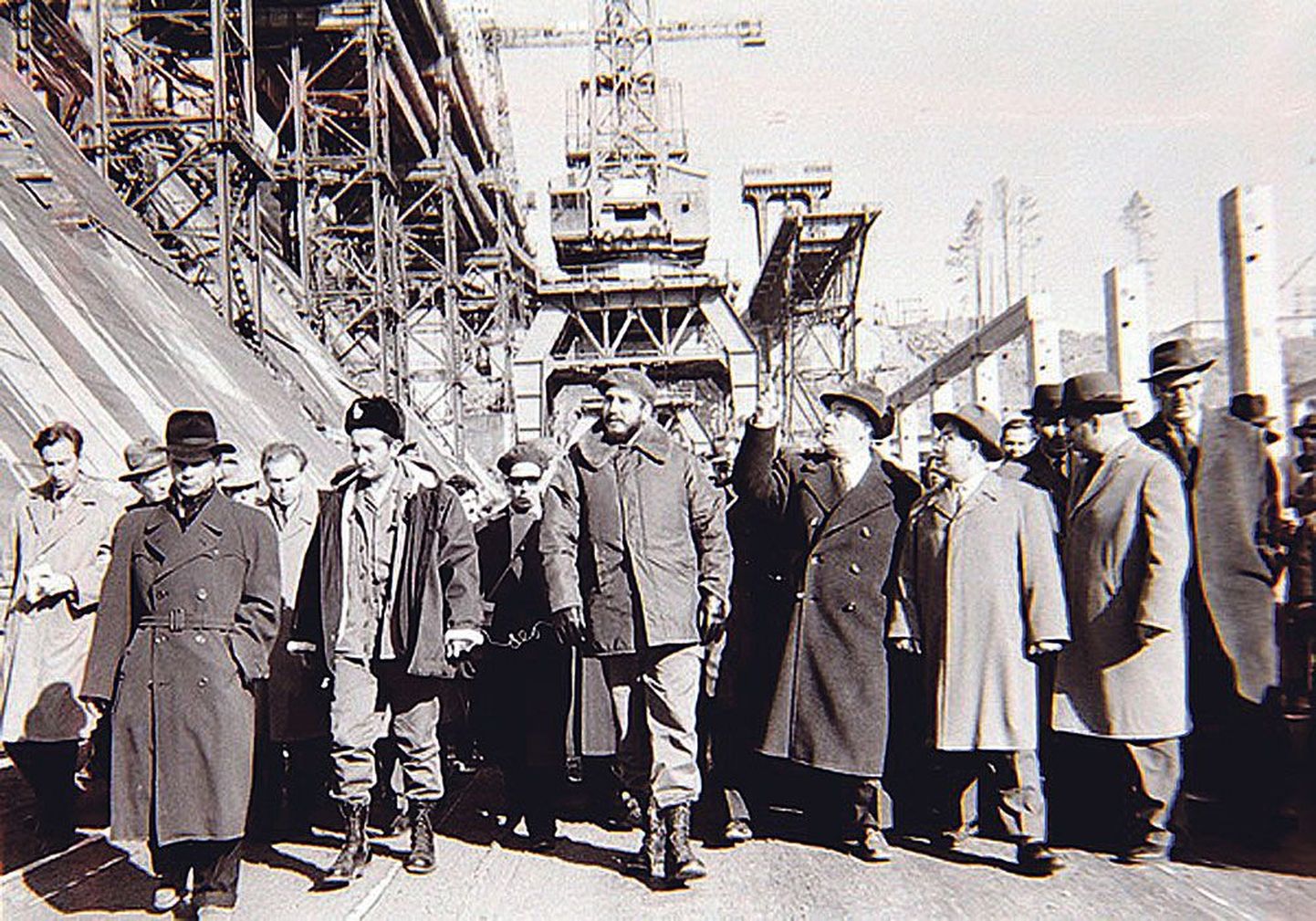 Через год после визита Хрущёва на Братской ГЭС  побывал Фидель Кастро. Ему сибиряки оказали самый радушный прием.