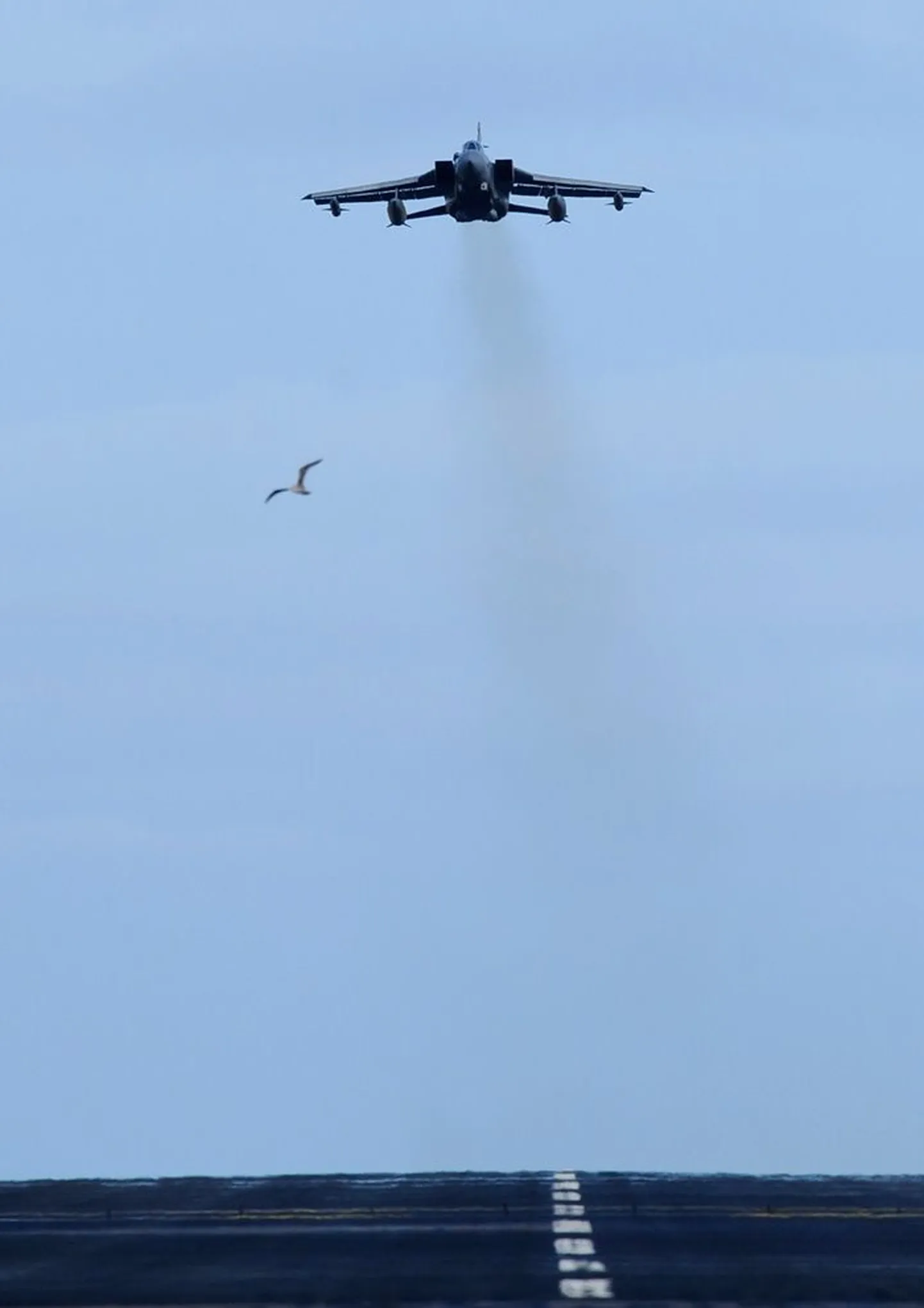 Истребитель британских ВВС Tornado над Ливией.