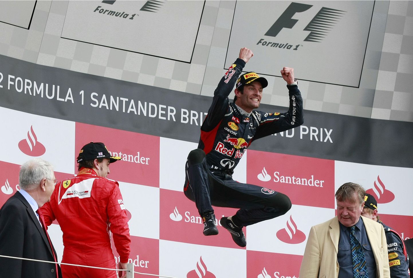 Mark Webber rõõmustamas võidu üle.