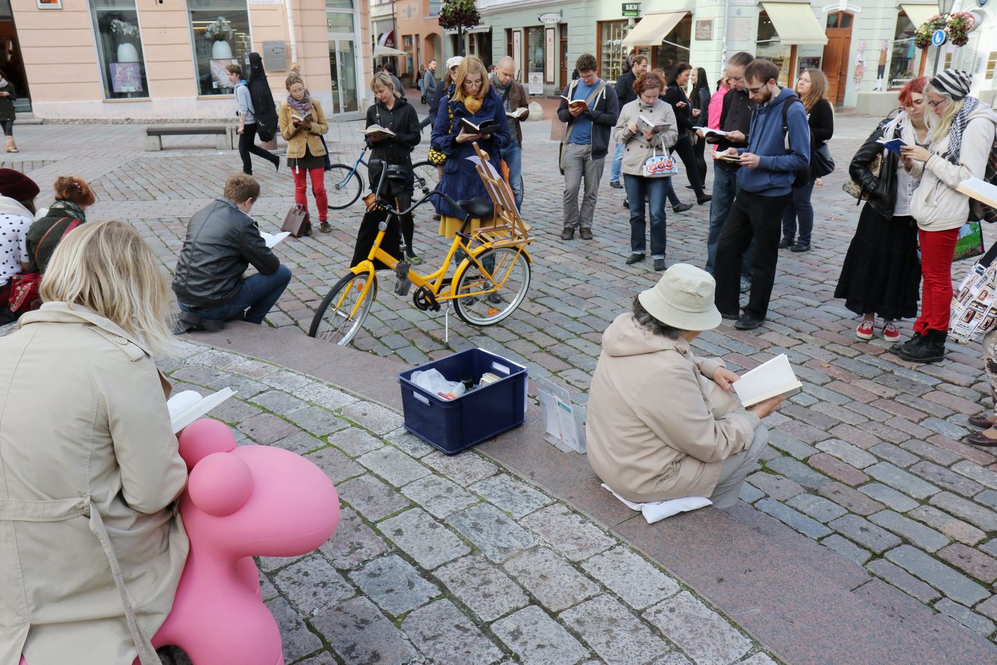 Rahvusvahelisel kirjaoskuse päeval 8.septembril toimus Tartu Raekoja platsil meeleavaldus Ka mina loen!, et üheskoos lugeda.
