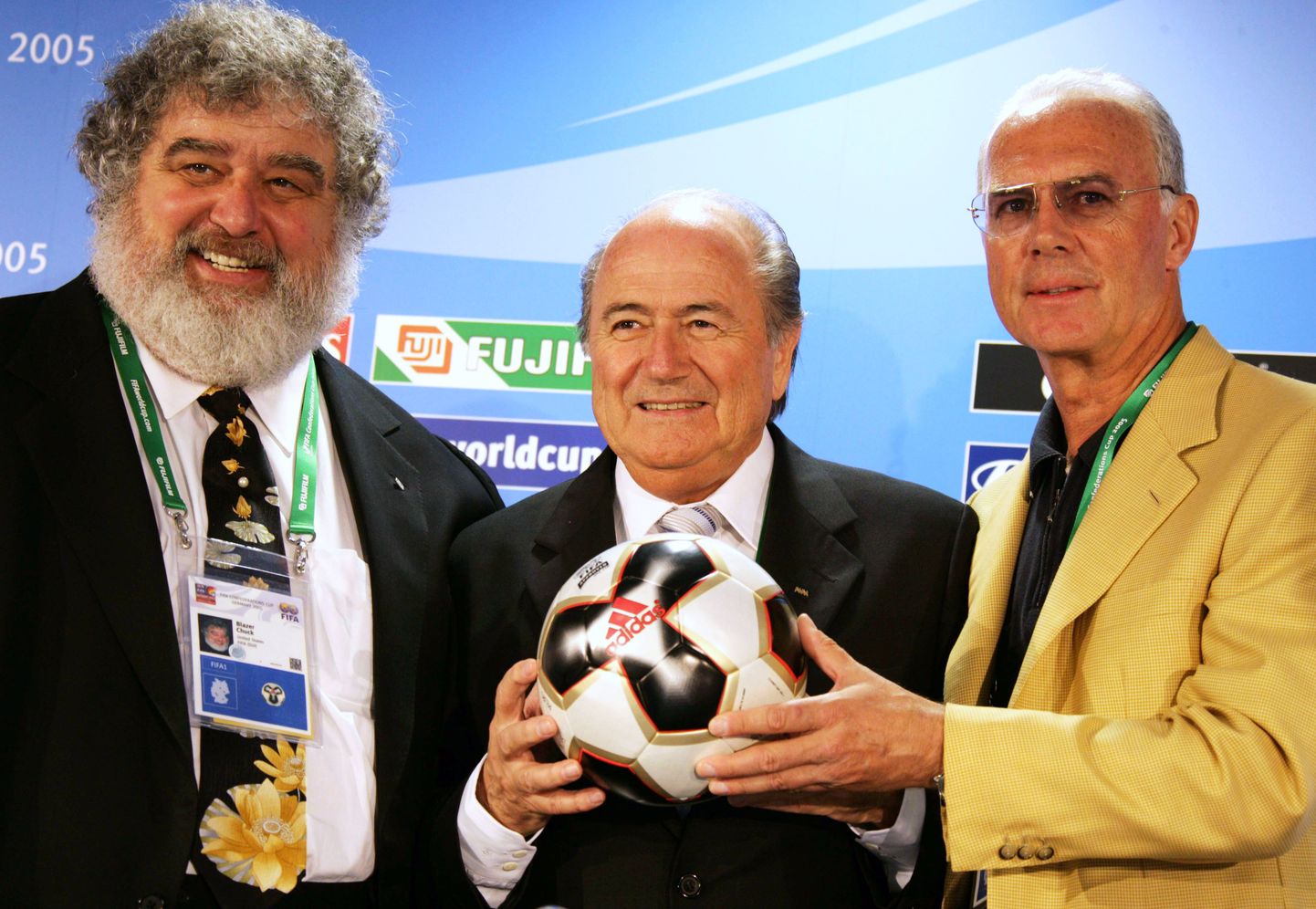 FIFA president Sepp Blatter (keskel), Chuck Blazer (vasakul) ja Franz Beckenbauer.