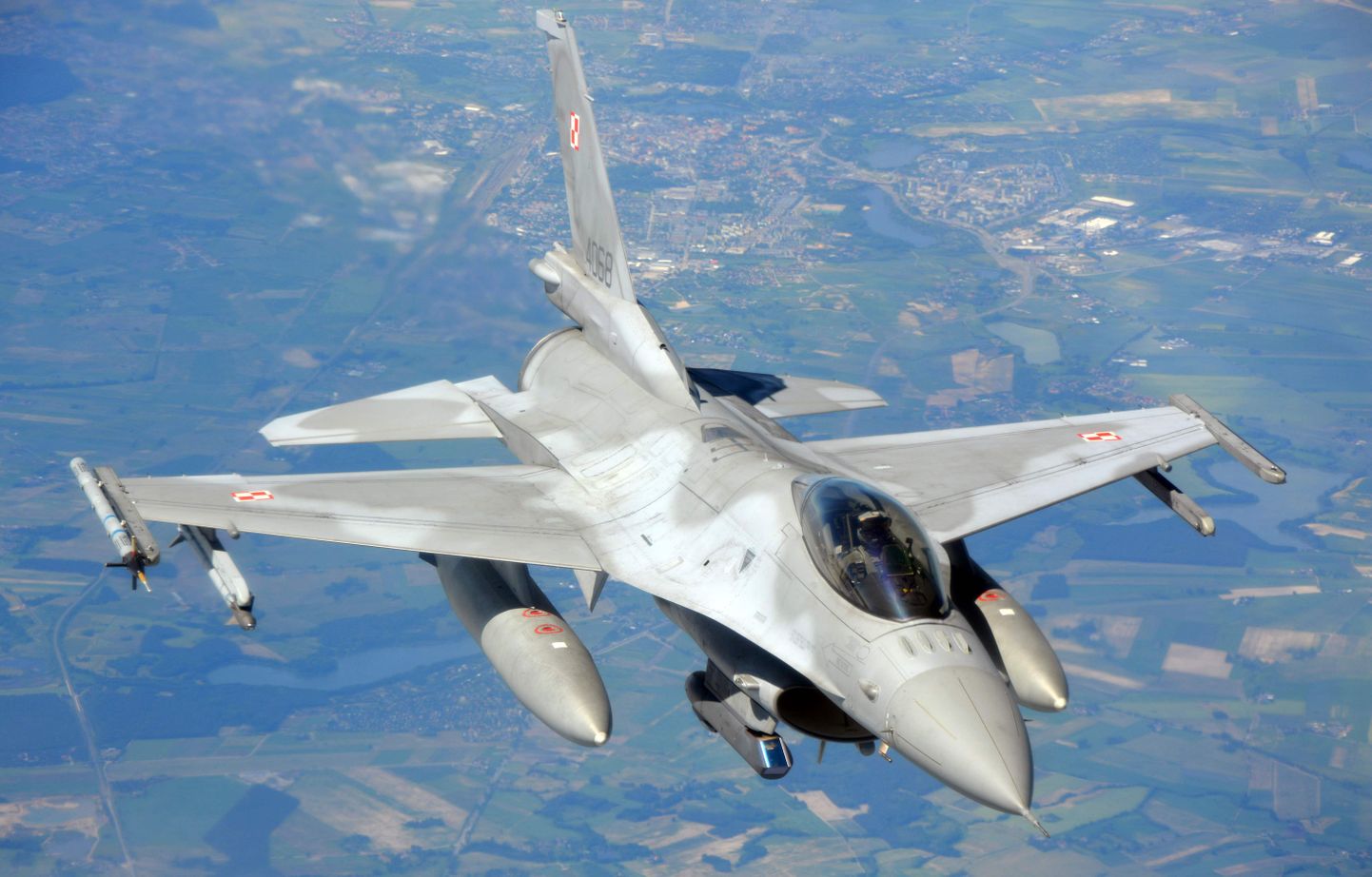Польский истребитель F-16.