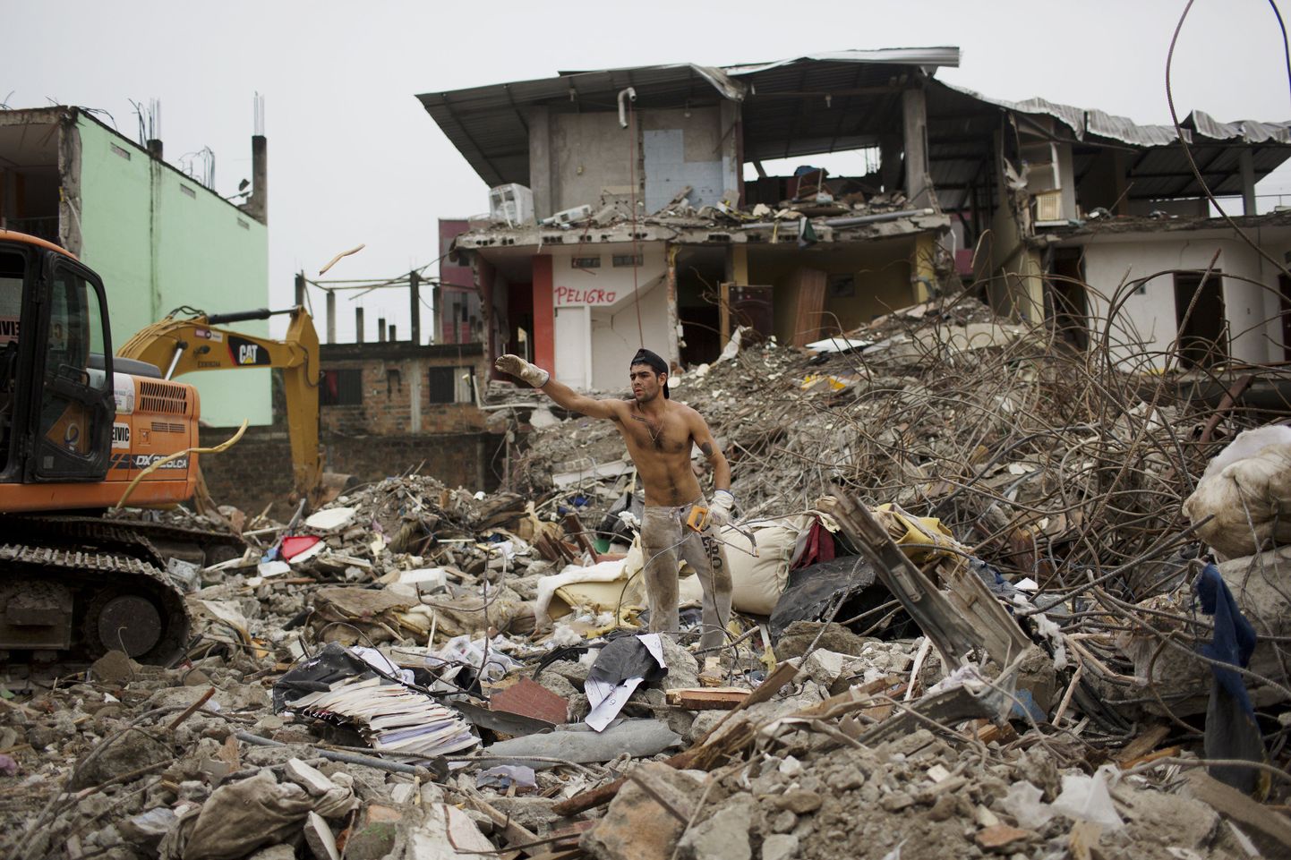 Ecuadori maavärinas sai surma üle 650 inimese ning üle 27 000 inimese vigastada.