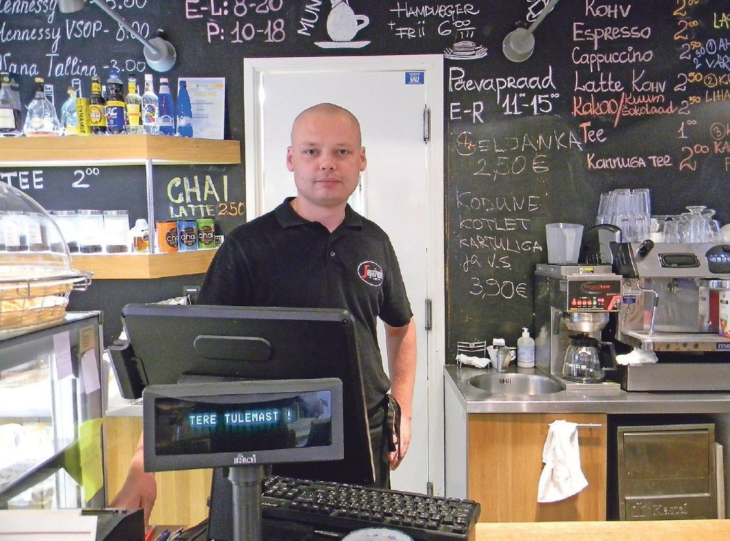 Алексей Никитин, работник кафе Muna: «У нас всегда могут обслужить на эстонском языке».