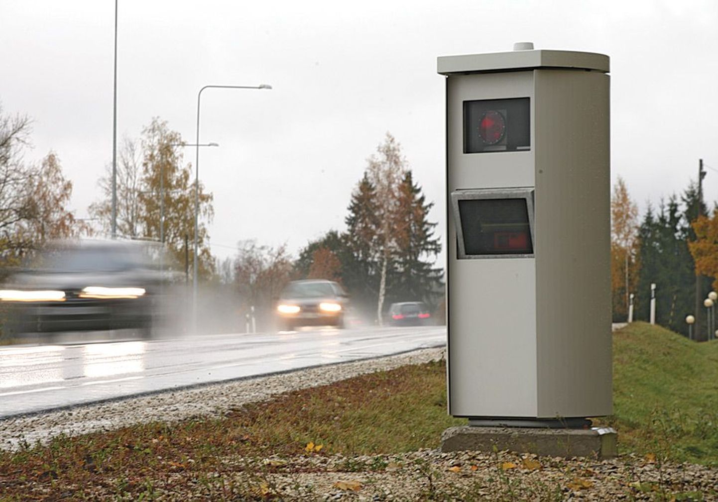 На шоссе Таллинн—Тарту в районе деревни Анне камера слежения фиксирует больше всего нарушителей cкоростного режима.