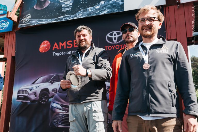 Draakon klassi kolmanda koha meeskond Sparwen, kapten Aleksei Zigadlo - Kalevi Jahtklubi Avamerepurjetamise Karikasarja SEIKO CUP 2020 - E4 Karikavõistlus