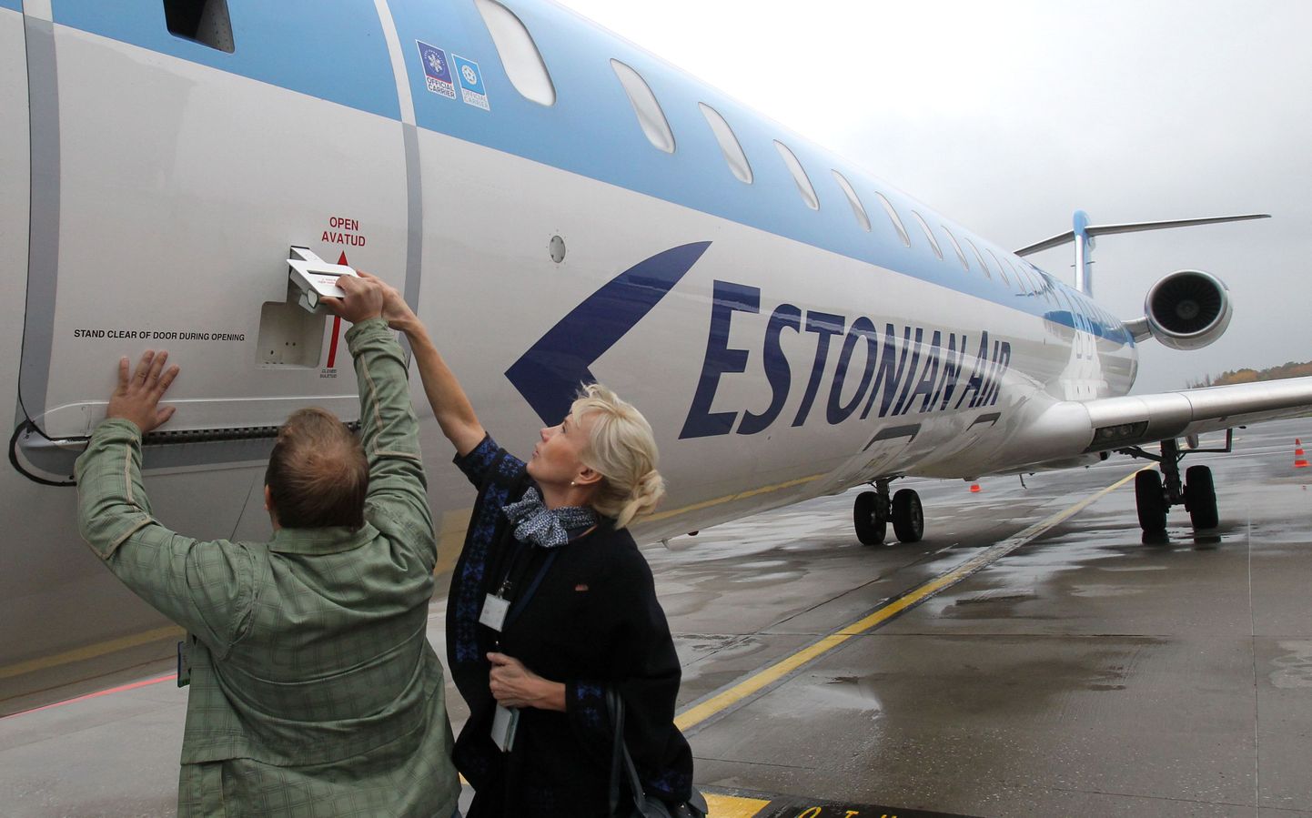 Riik viib Estonian Airi Bombardierid eraldi ettevõttesse. Estonian Airi stjuardess Kaja Toots.